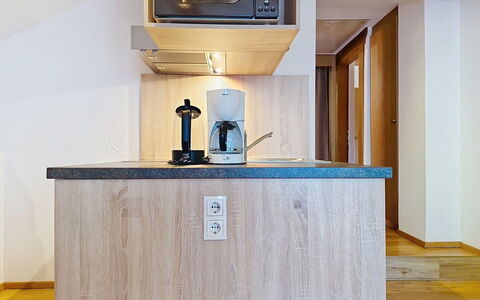 Alpenblick: Bois, Design Intérieur, Sol, Sol, Cuisine, Meubles, Plafond, Pièce, Éclairage, Comptoir