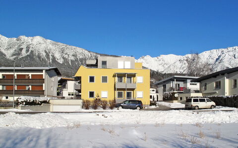 Imst 612: Ciel, Bâtiment, Neige, Montagne, Voiture, Blanc, Nuage, Roue, Fenêtre, Bleu