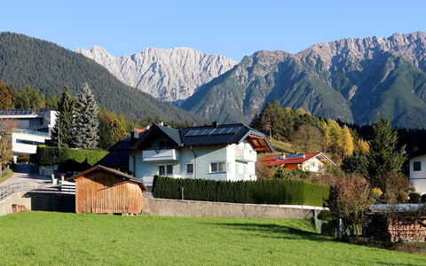 Frisch: Montagnes Relief, Montagne, Village De Montagne, Chaîne De Montagnes, Paysage Naturel, Alpes, Propriété, Domicile, Station De Montagne, Maison