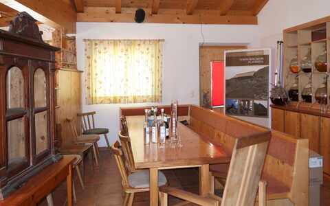 Aster: Table, Meubles, Bois, Maison, Design Intérieur, Tache De Bois, Sol, Salon, Chaise, Sol
