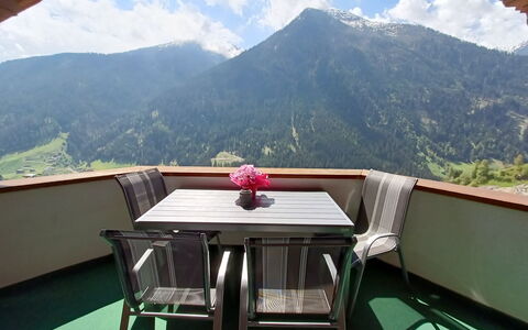 Erna: Nuage, Ciel, Montagne, Propriété, Blanc, Lumière, Table, Vert, Fleur, Ombre