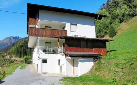 Julia: Propriété, Maison, Bâtiment, Architecture, Immobilier, Façade, Villa, Domicile, Lot Terre, Ferme
