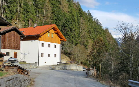 Jagdhaus Strengen: Ciel, Nuage, Plante, Bâtiment, Fenêtre, Paysage Naturel, Pente, Arbre, Lot Terre, Maison