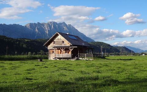 Steiners Blockhütte: Nuage, Ciel, Montagne, Plante, Bâtiment, Paysage Naturel, Arbre, Lot Terre, Montagnes, Herbe
