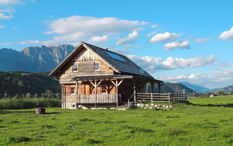 Steiners Blockhütte: Nuage, Ciel, Plante, Montagne, Bâtiment, Paysage Naturel, Maison, Lot Terre, Arbre, Fenêtre