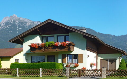 Katharina: Ciel, Plante, Bâtiment, Fenêtre, Montagne, Maison, Lot Terre, Chalet, Pente, Toit
