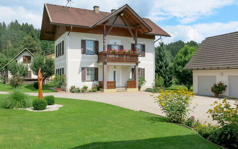 Wiegele: Plante, Ciel, Nuage, Bâtiment, Fenêtre, Arbre, Lot Terre, Maison, Herbe