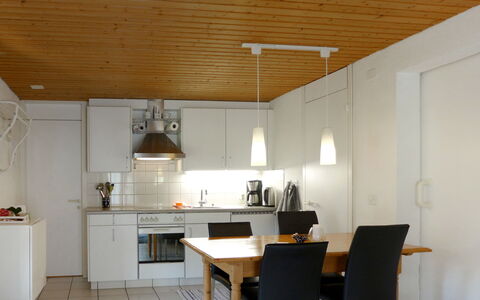 Wychel: Meubles, Propriété, Comptoir, Cabinetry, Table, Chaise, Design Intérieur, Cuisine, Bois, Éclairage