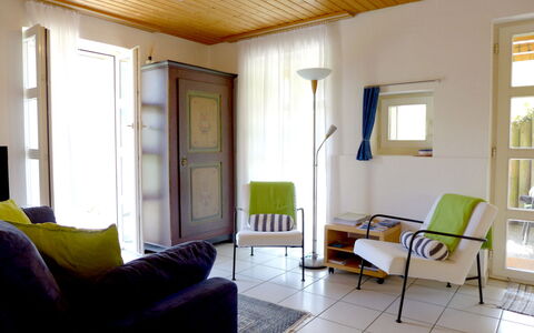 Wychel: Meubles, Cadre, Bois, Confort, Ombre, Design Intérieur, Fenêtre, Sol, Sol, Salon