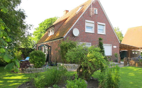 Haus am See: Plante, Ciel, Propriété, Fenêtre, Bâtiment, Arbre, Maison, Lot Terre, Herbe, Chalet