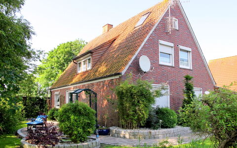 Haus am See: Plante, Ciel, Propriété, Fenêtre, Bâtiment, Lot Terre, Arbre, Maison, Herbe, Chalet