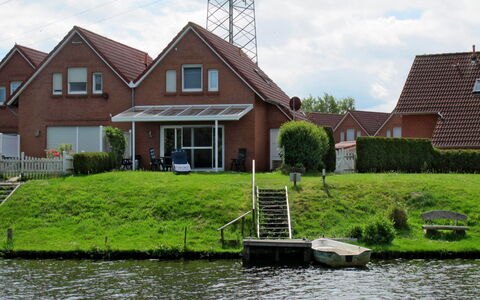 Kleine Möwe: Domicile, Propriété, Maison, L'Eau, Voie Navigable, Canal, Immobilier, Bâtiment, Rivière, Chalet