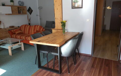 Waldoase: Meubles, Propriété, Table, Cadre, Bois, Éclairage, Design Intérieur, Sol, Sol, Salle