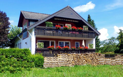 Vogesenblick: Plante, Ciel, Nuage, Bâtiment, Propriété, Fenêtre, Arbre, Maison, Lot Terre, Chalet