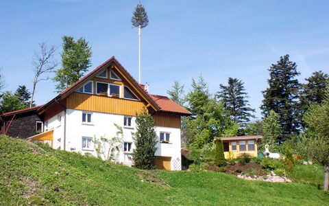 Mühlenmichelshäusle: Ciel, Plante, Bâtiment, Propriété, Fenêtre, Maison, Arbre, Lot Terre, Pente, Chalet