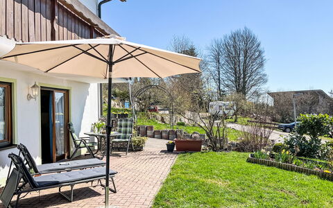 Alpenblick: Arbuste, Jardin, Meubles, Chaise, Porte, Mobilier De Jardin, Ombre, Parapluie, Cour