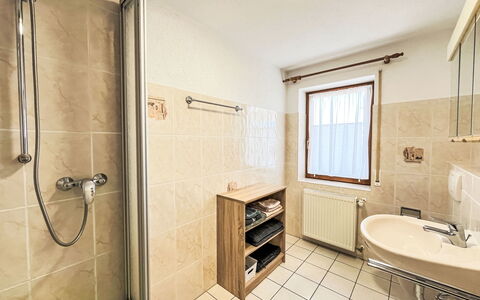 Alpenblick: Sol, Sol, Design Intérieur, Plafond, Pièce, Luminaire Plomberie, Salle De Bains, Plomberie, Robinet