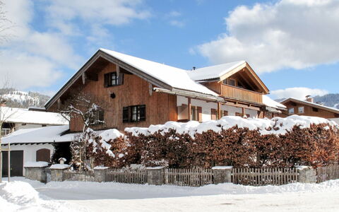 Eberhorn: Neige, Domicile, Propriété, L'Hiver, Maison, Toit, Immobilier, Ciel, Zone Résidentielle, Bâtiment