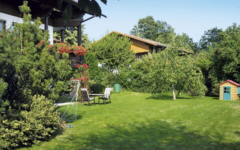 Janik: Maison, Ciel, Propriété, Paysage Naturel, Herbe, Pelouse, Arbre, Cour, Domicile, Jardin