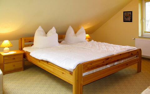 Zum Katzengrund i: Chambre, Lit, Meubles, Pièce, Matelas, Cadre De Lit, Drap De Lit, Propriété, Literie, Sol