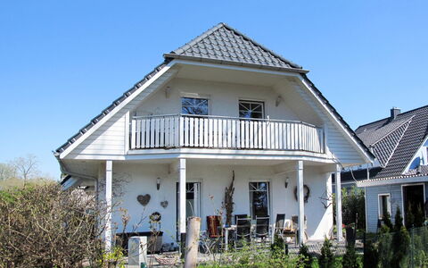 Scholz: Plante, Ciel, Bâtiment, Fenêtre, Maison, Lot Terre, Zone Résidentielle, Herbe, Siding, Arbre