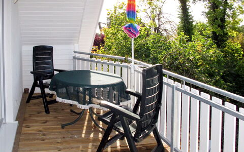 Scholz: Plate-Forme, Propriété, Porche, Domicile, Meubles, Balcon, Pièce, Table, Chaise, Immobilier