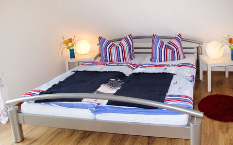 Scholz: Lit, Meubles, Chambre, Pièce, Cadre De Lit, Drap De Lit, Propriété, Literie, Design Intérieur, Matelas