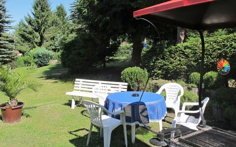 Steinbach-Hallenberg 609: Propriété, Arrière-Cour, Patio, Cour, Arbre, Tableau De Plein Air, Herbe, Maison, Table, Jardin