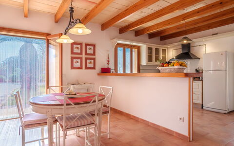 Marina: Meubles, Propriété, Bois, Table, Cabinetry, Design Intérieur, Cuisine, Tache De Bois, Sol, Sol