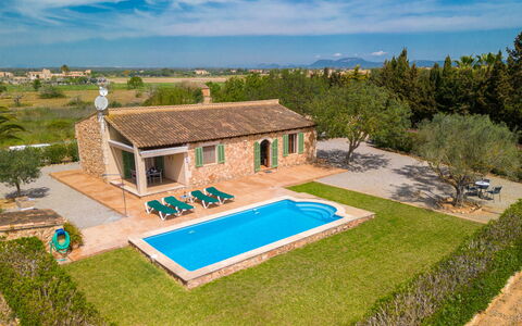 Marineta: Nuage, Plante, Ciel, Propriété, Bâtiment, Fenêtre, Bleu Azur, Arbre, Lot Terre, Maison