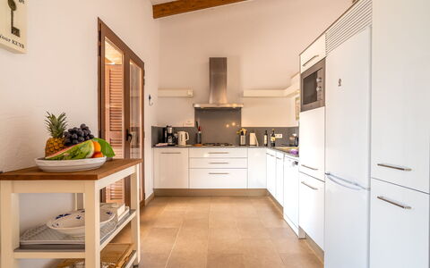 Marinassa: Cabinetry, Meubles, Propriété, Comptoir, Design Intérieur, Orange, Cuisine, Plante D'Appartement, Bois, Plante