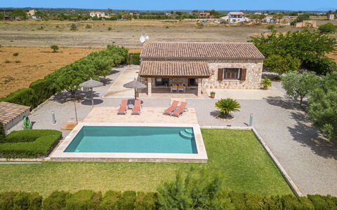 Marinassa: Plante, Ciel, Bâtiment, Lot Terre, Herbe, Fenêtre, Design Urbain, Maison, Arbre, Loisir