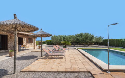 Marinassa: Ciel, L'Eau, Ombre, Arbre, Piscine, Mobilier De Jardin, Plante, Éclairage Public, Bâtiment, Immobilier