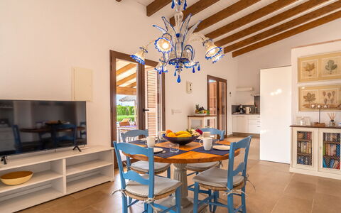 Marinassa: Table, Propriété, Meubles, Bois, Cadre, Sol, Design Intérieur, Sol, Mur, Dur