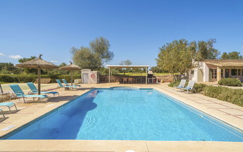 Can Soler: Piscine, Recours, Biens, Mobilier De Jardin, Ombre, Eco Hôtel, Aménagement Paysager, Parapluie, Hacienda, Loisir