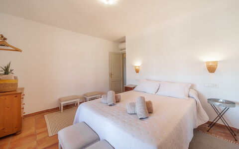 Can Soler: Meubles, Design Intérieur, Sol, Mur, Sol, Bois, Plafond, Chambre, Lit, Pièce