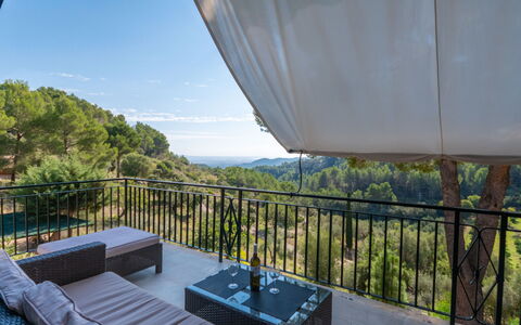 Short des Verger: Ciel, Propriété, Table, Bâtiment, Meubles, Porche, Bleu Azur, Ombre, Éclairage, Clôture
