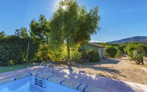 Estrella: Ciel, Plante, L'Eau, Piscine, Bleu Azur, Mobilier De Jardin, Ombre, Arbre, Maison, Balancelle