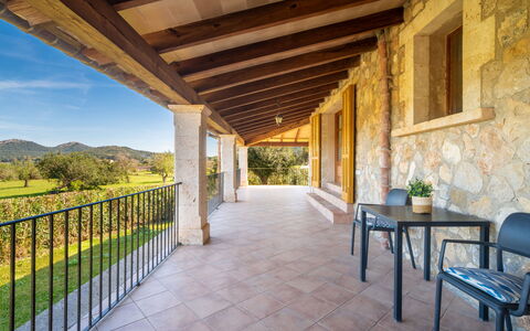 Can Ferre Nou: Porche, Ombre, Recours, Colonne, Eco Hôtel, Ferme, Biens, Hacienda, Chaise, Tache De Bois