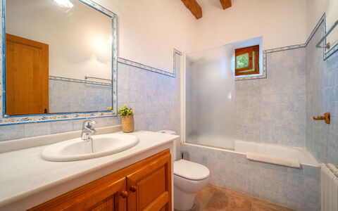 Can Segue: Luminaire Plomberie, Salle De Bains, Sol, Évier, Lavabo, Robinet, Sol, Design Intérieur, Plomberie, Baignoire