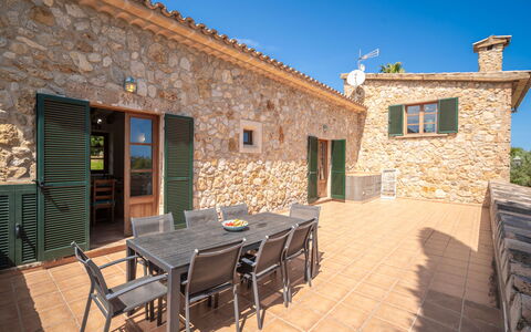 Can Segue: Mur De Pierre, Brique, Mobilier De Jardin, Dalle, Pavé, Tuile, Villa, Cour, Balcon