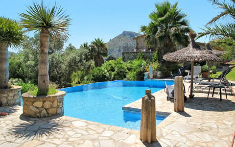 Can Segue: Piscine, Propriété, Recours, Arbre, Palmier, Vacances, Arecales, Loisir, Immobilier, Villa
