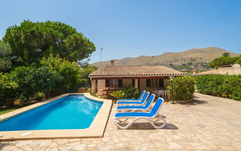 Ullastro Pollença: Plante, L'Eau, Propriété, Ciel, Bâtiment, Bleu Azur, Arbre, Piscine, Mobilier De Jardin, Lot Terre