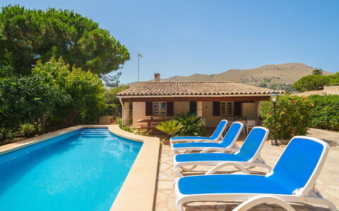 Ullastro Pollença: L'Eau, Plante, Propriété, Ciel, Bâtiment, Piscine, Bleu Azur, Arbre, Plan D'Eau, Mobilier De Jardin