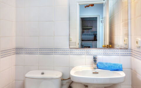 Pals 724: Miroir, Robinet, Évier, Luminaire Plomberie, Lavabo, Propriété, Salle De Bains, Bleu, Violet, Design Intérieur