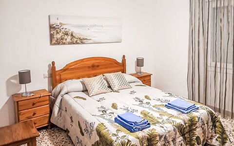 Villa Lolin: Meubles, Lit, Chambre, Literie, Drap De Lit, Design Intérieur, Bois, Sol, Linge, Sol