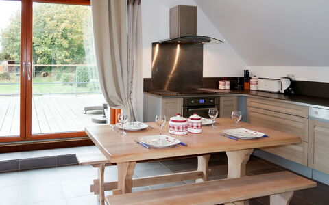 Belle Vue sur Mer: Pièce, Meubles, Propriété, Table, Design Intérieur, Maison, Bâtiment, Domicile, Salle À Manger, Bois