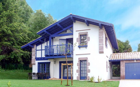 Saint-Jean-De-Luz 609: Bâtiment, Fenêtre, Domicile, Maison, Porte, Façade, Zone Résidentielle, Toit, Chalet, Balcon