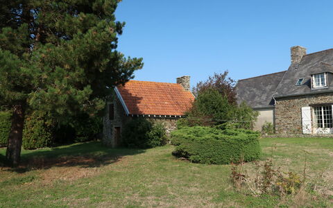 La Longère: Plante, Ciel, Fenêtre, Bâtiment, Arbre, Maison, Paysage Naturel, Herbe, Lot Terre, Chalet