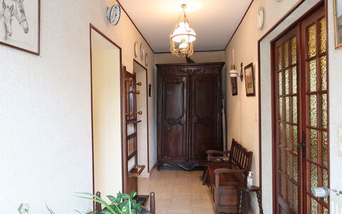 La Longère: Propriété, Bâtiment, Pièce, Maison, Immobilier, Porte, Architecture, Design Intérieur, Domicile, Plafond